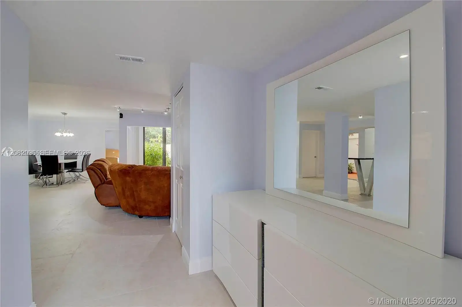 323 Ives Dairy Rd # 10, Miami FL 33179 photo 4