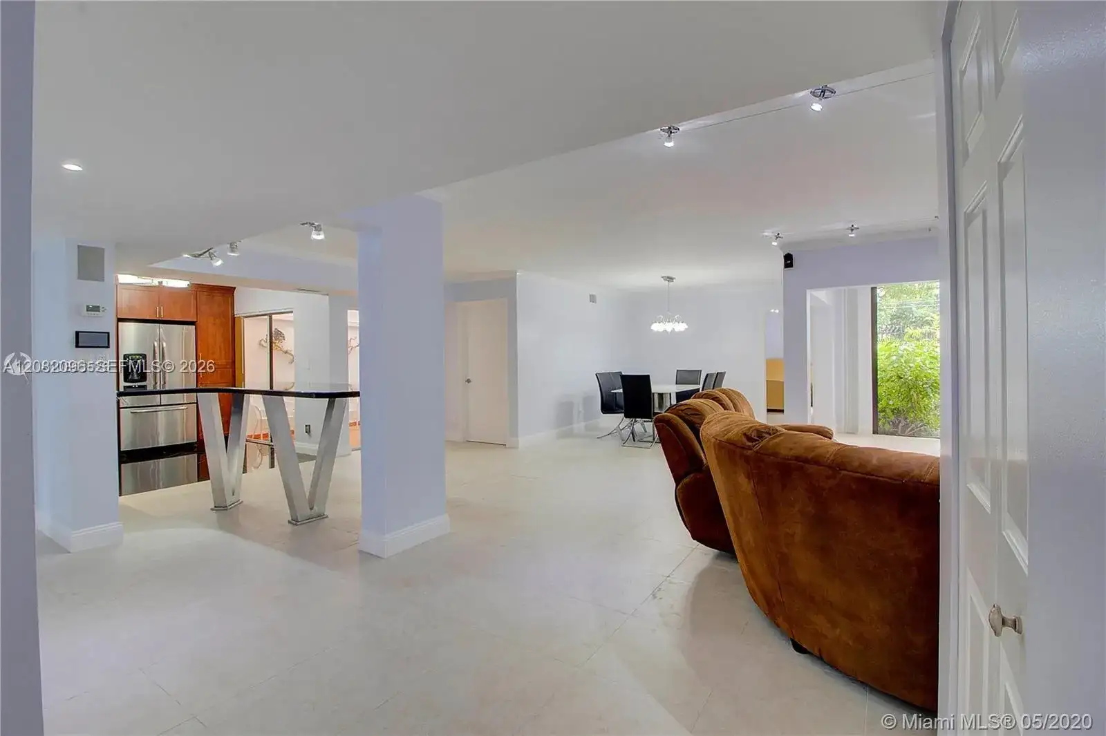 323 Ives Dairy Rd # 10, Miami FL 33179 photo 5