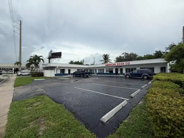 595 W Prospect Rd, Oakland Park FL 33309 photo 2