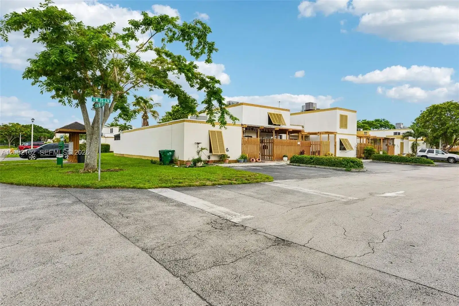 13130 SW 15th Ln, Miami FL 33184 photo 3