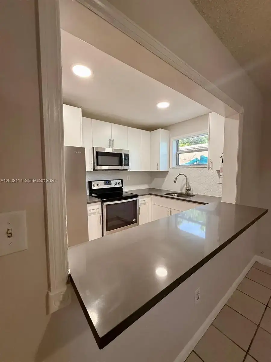 2433 SW 11th St, Miami FL 33135 photo 2