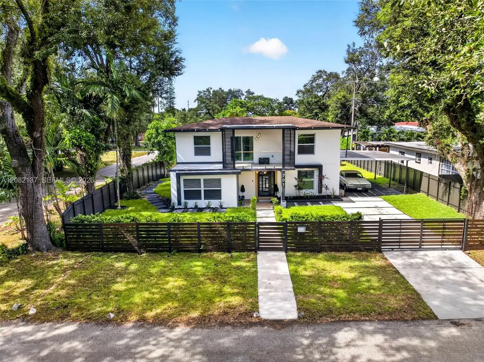701 NE 164th St, Miami FL 33162 photo 2