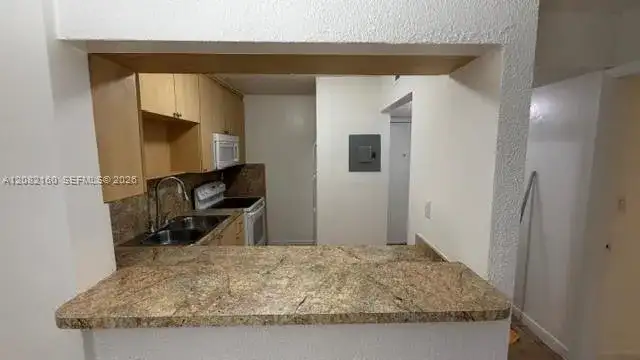 6070 W 18th Ave # 306, Hialeah FL 33012 photo 2