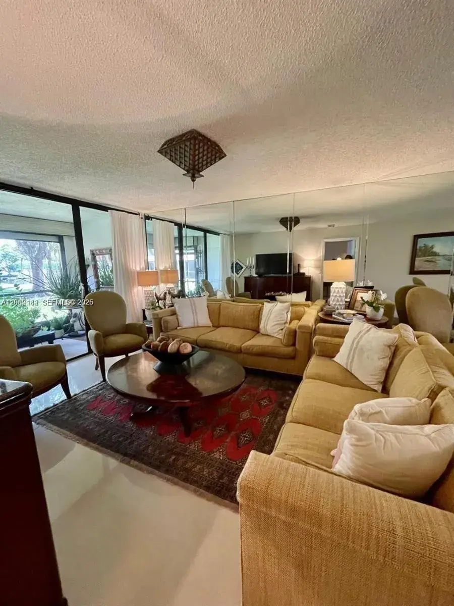 8592 W Sunrise Blvd # 111, Plantation FL 33322