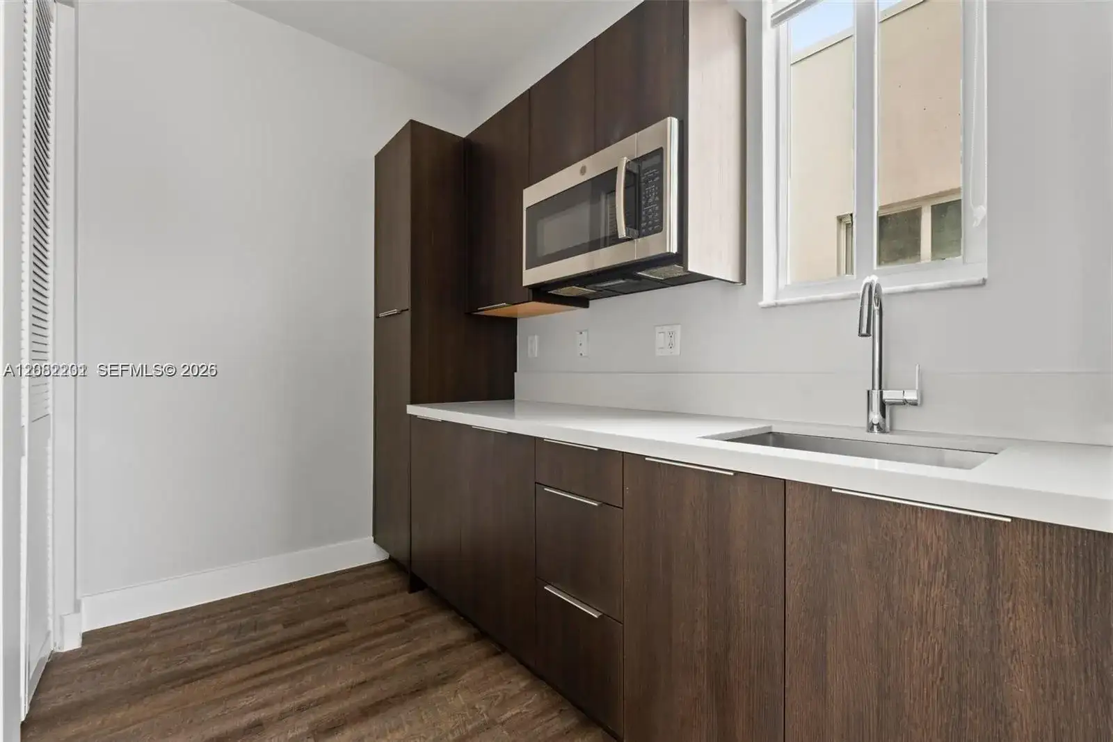 6658 NW 102nd Path, Doral FL 33178 photo 2