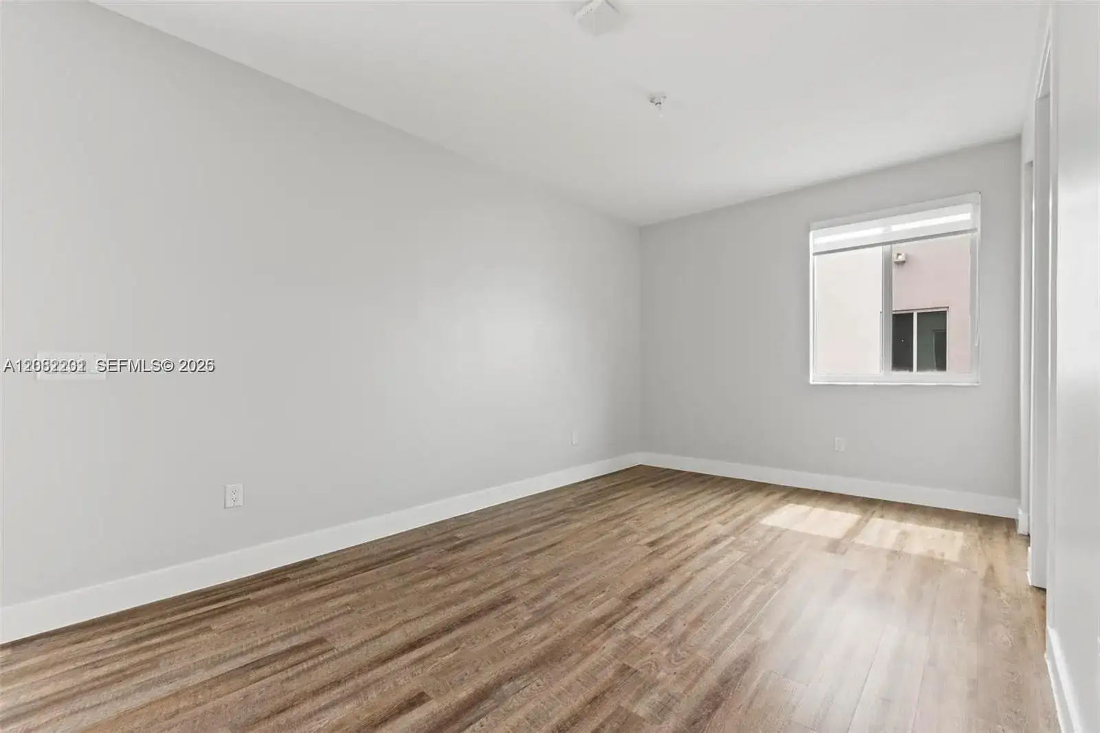 6658 NW 102nd Path, Doral FL 33178 photo 5