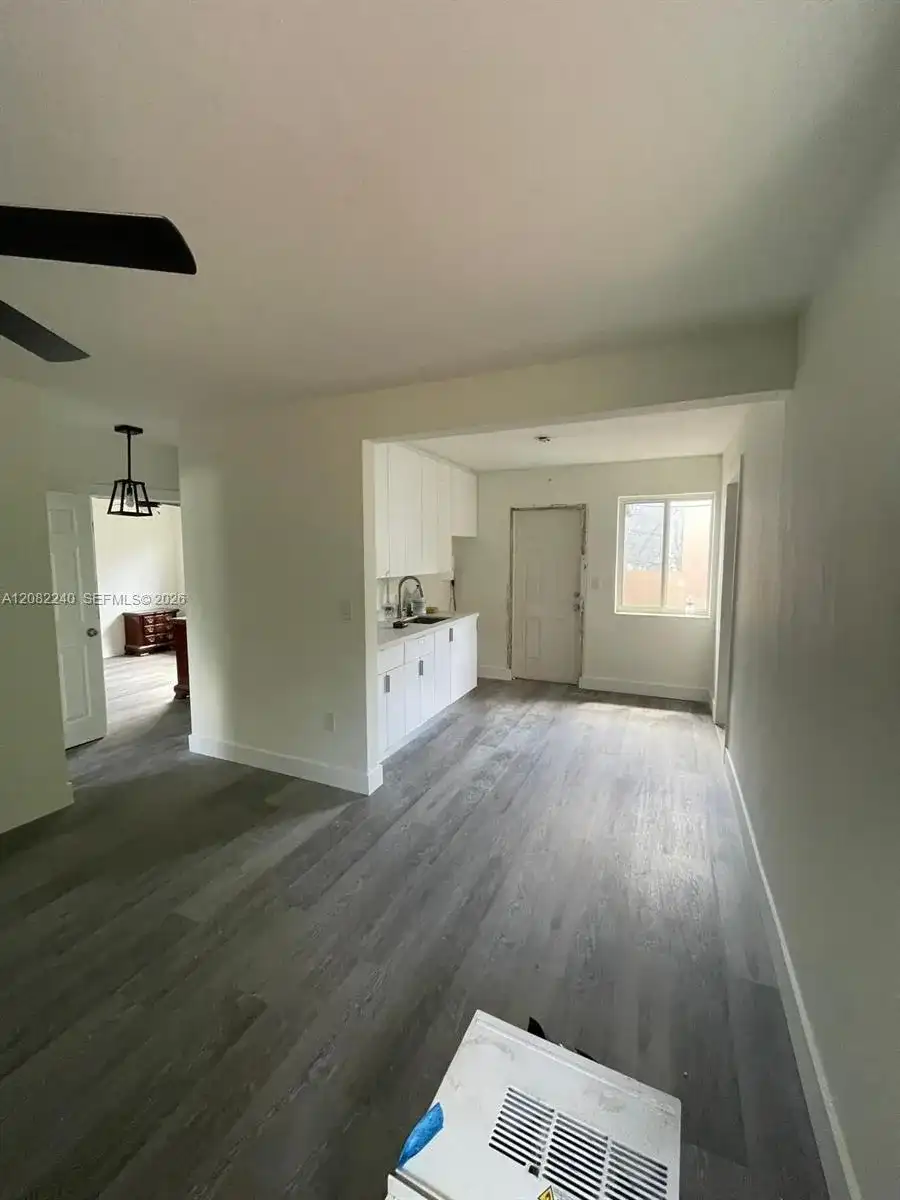 2142 NW 27th St # 2142, Miami FL 33142