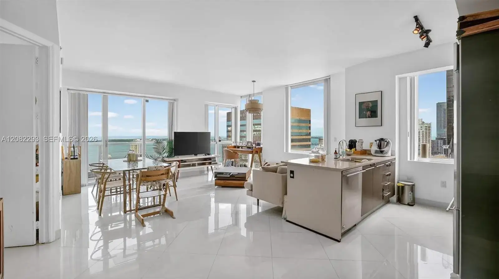 500 Brickell Ave # 4102, Miami FL 33131 photo 2