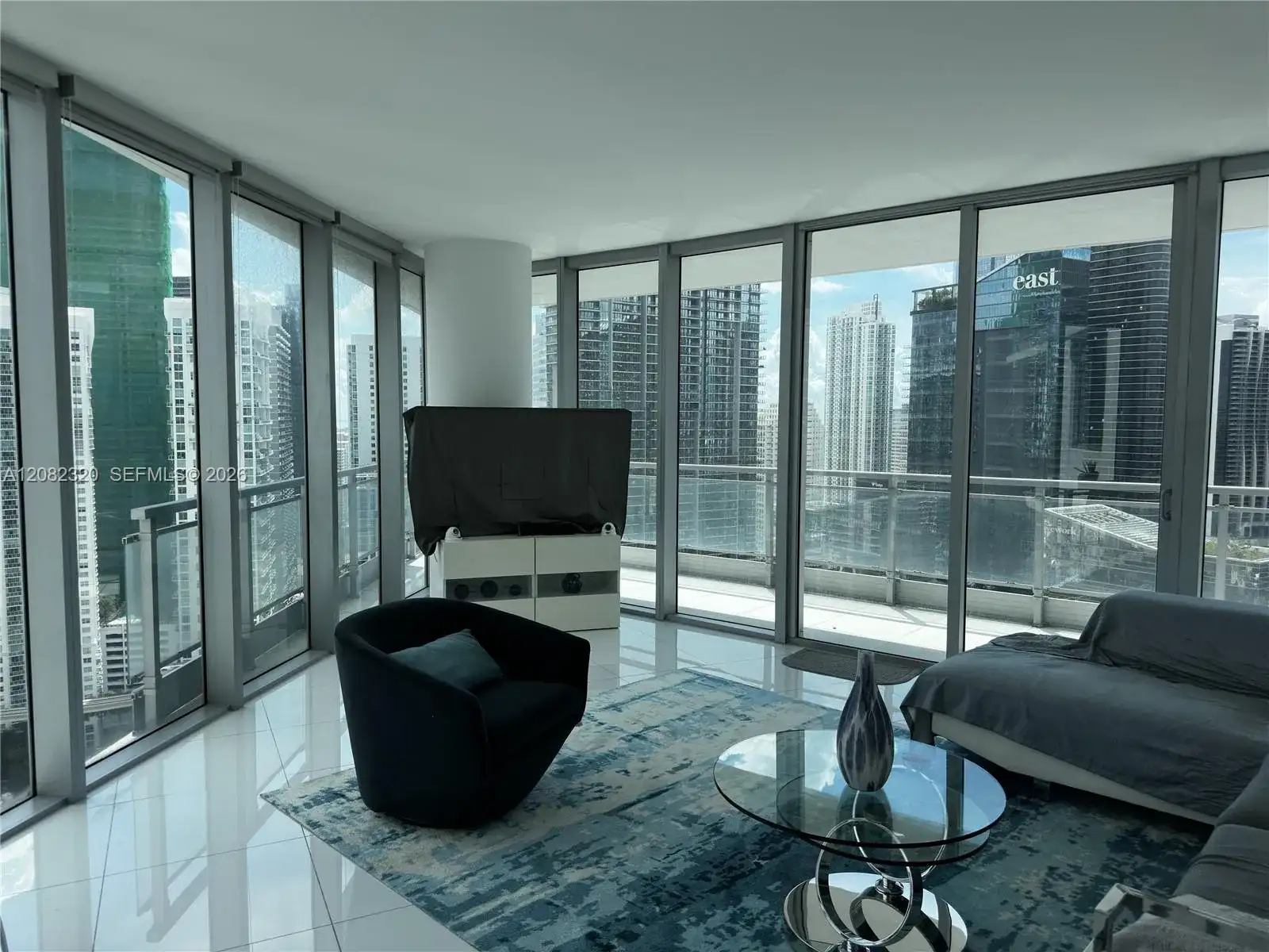 92 SW 3rd St # 3501, Miami FL 33130 photo 2