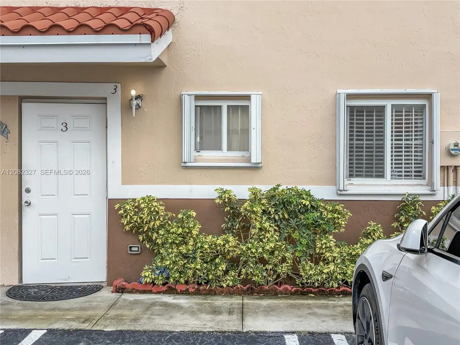 8055 NW 8th St # 3, Miami FL 33126 photo 2