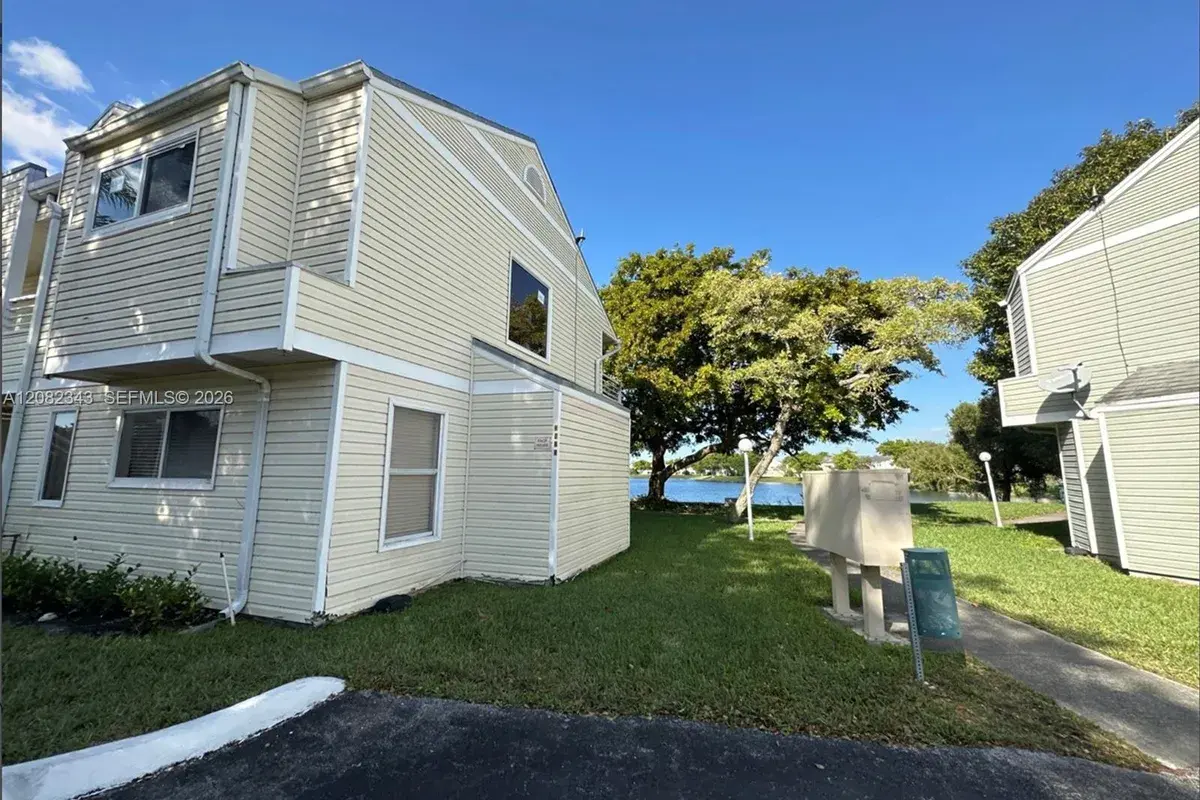 3405 NW 44th St # 204, Oakland Park FL 33309
