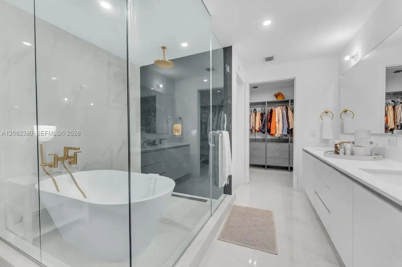 700 NE 24th St # 1405, Miami FL 33137 photo 4