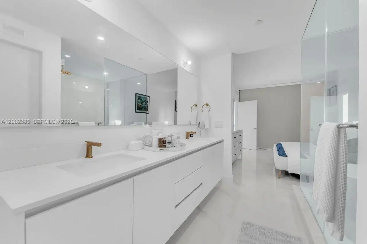 700 NE 24th St # 1405, Miami FL 33137 photo 5