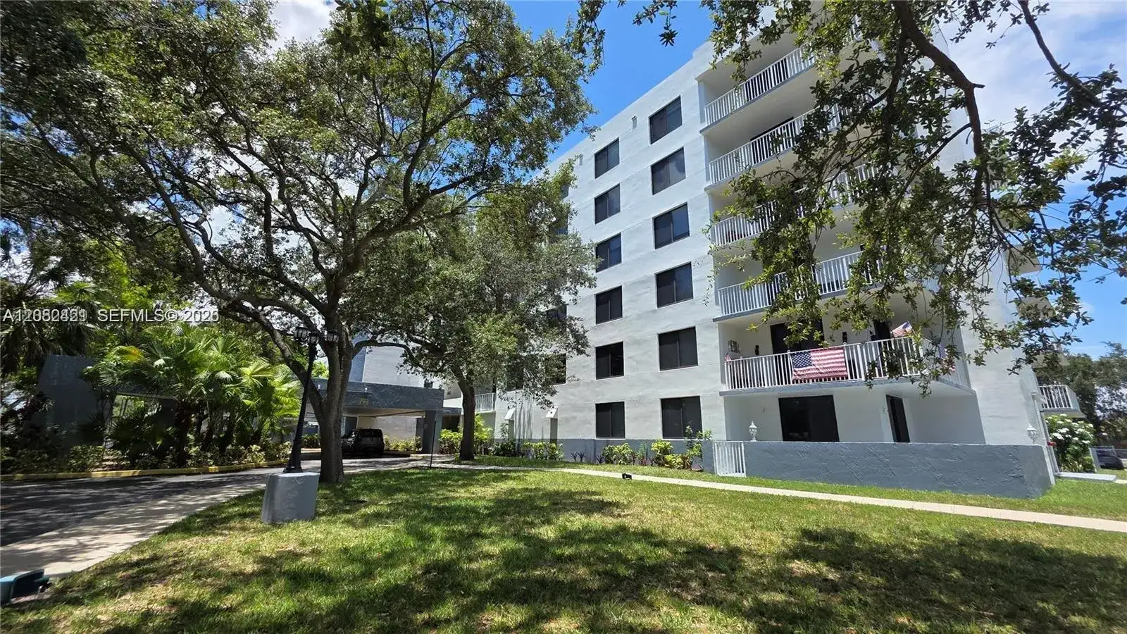 901 Hillcrest Dr # 215, Hollywood FL 33021 photo 2