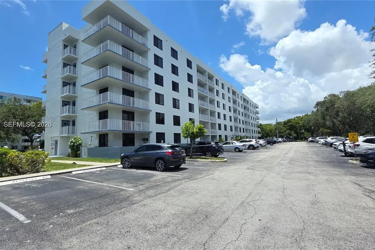 901 Hillcrest Dr # 215, Hollywood FL 33021