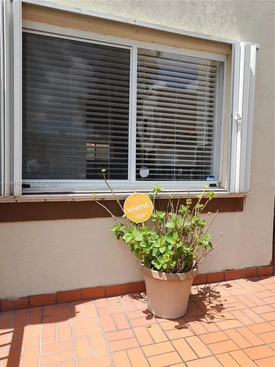 551 NW 82nd Ave # 520, Miami FL 33126 photo 4