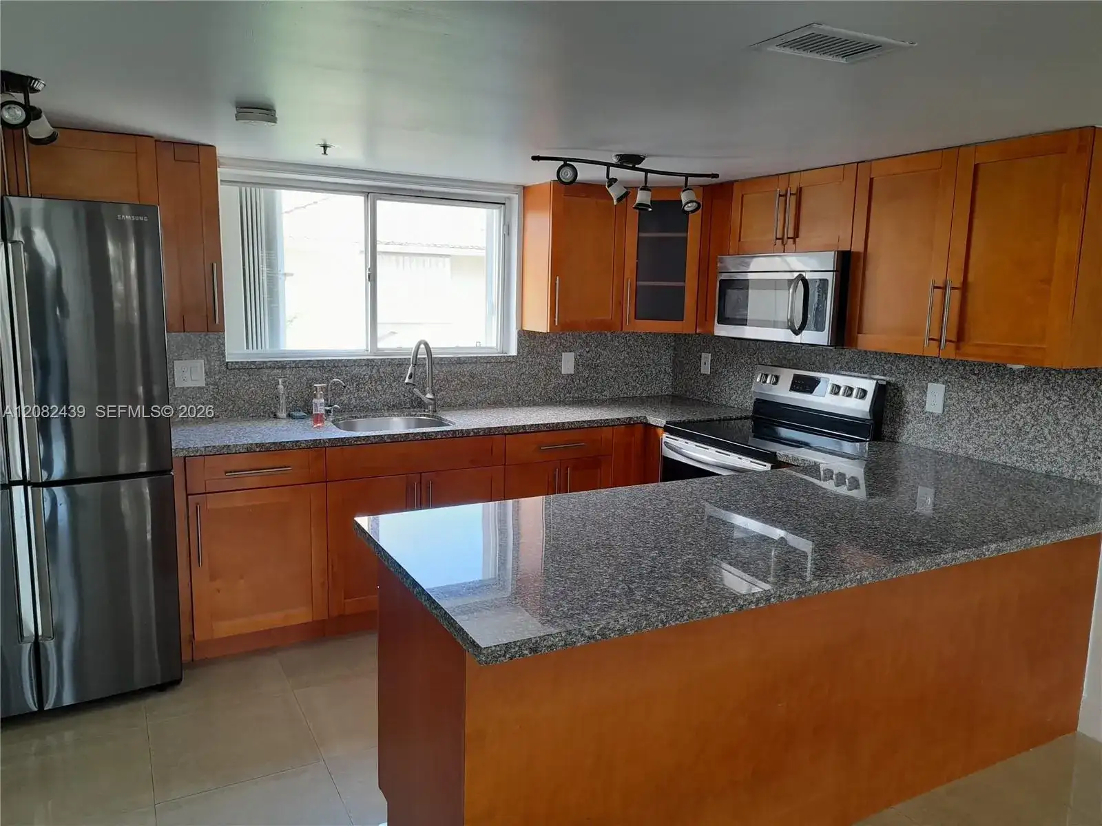551 NW 82nd Ave # 520, Miami FL 33126 photo 5