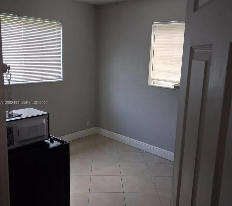 1050 NW 25th Ave # 0, Fort Lauderdale FL 33311