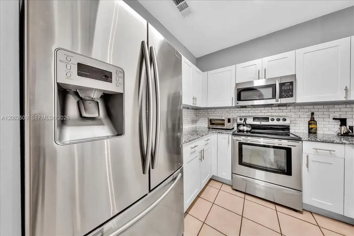 12152 SW 4th St, Pembroke Pines FL 33025 photo 5
