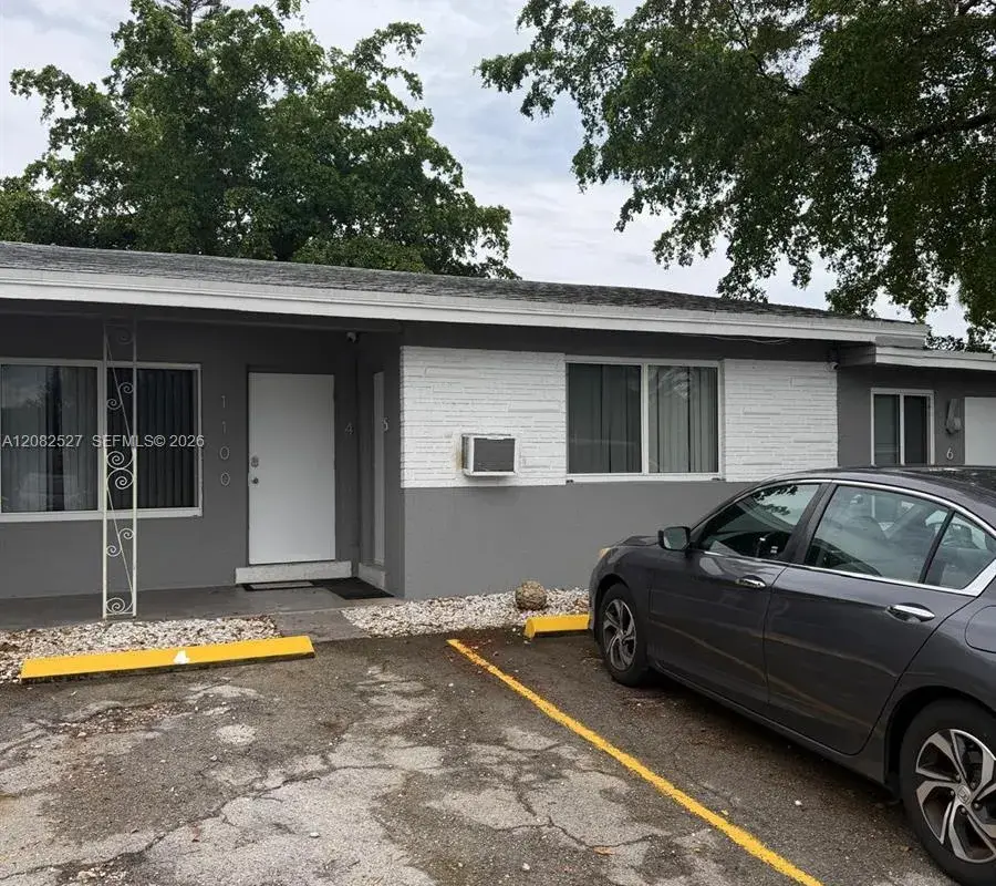 1100 NE 18th Ct # 8, Fort Lauderdale FL 33305