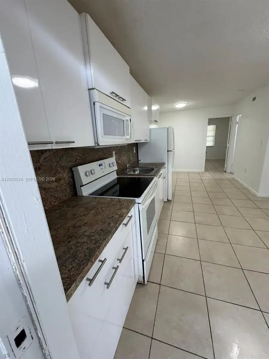 2401 Van Buren St APT 18, Hollywood FL 33020 photo 3