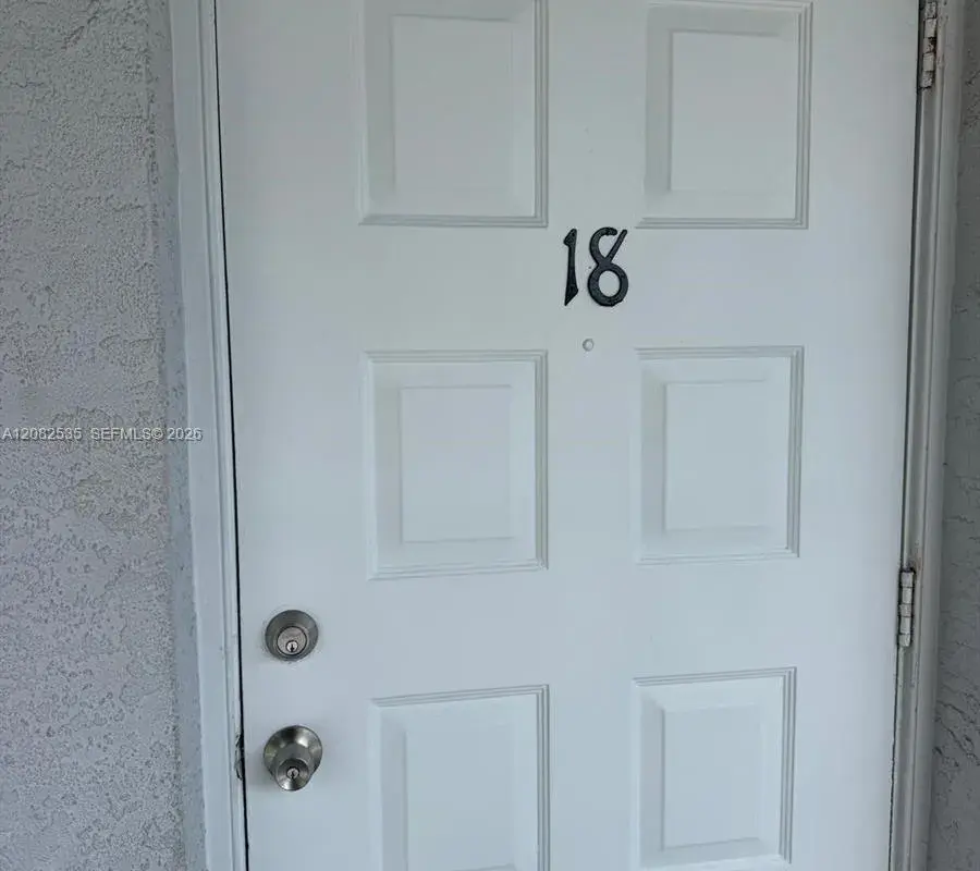 2401 Van Buren St APT 18, Hollywood FL 33020