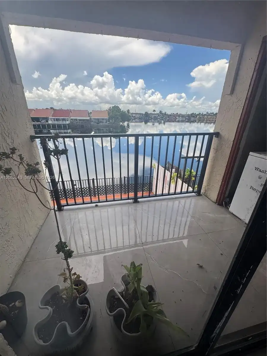 5530 W 26th Ct # 210, Hialeah FL 33016