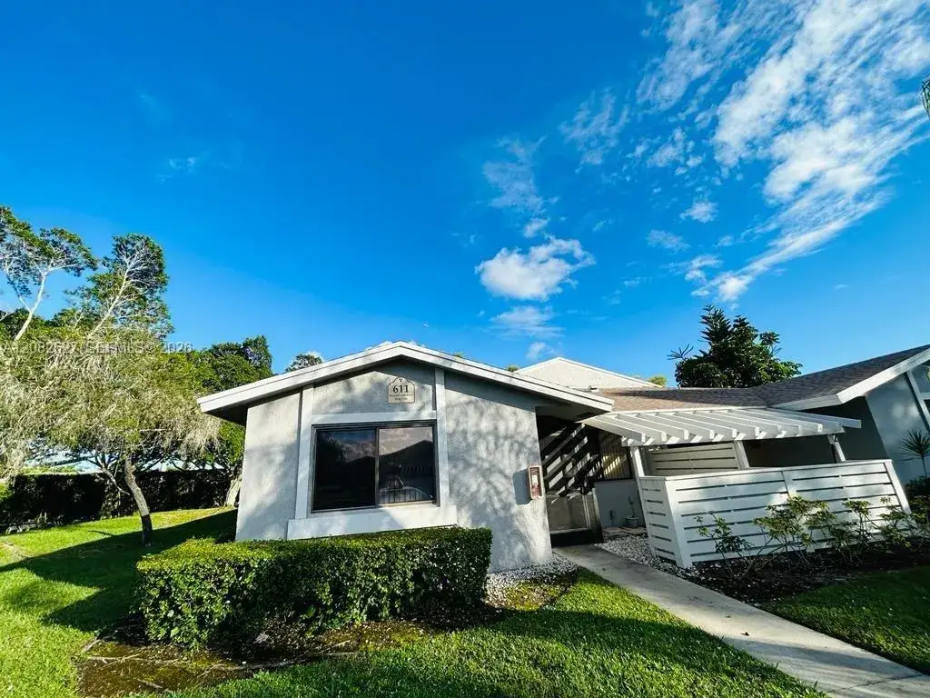 611 Racquet Club Rd # 1, Weston FL 33326