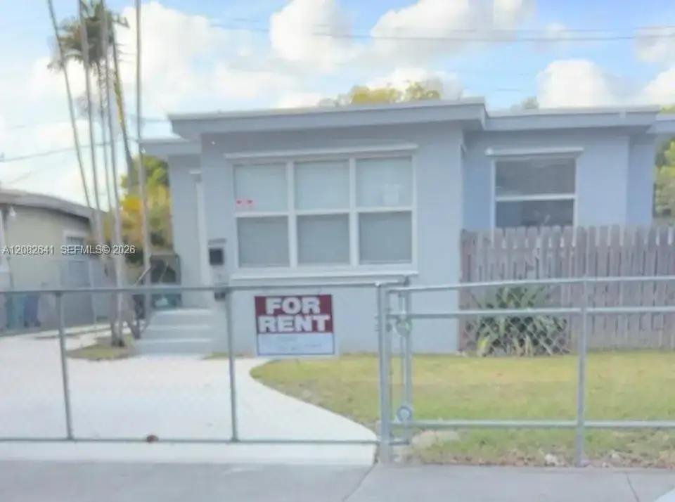 10783 SW 6th St, Sweetwater FL 33174