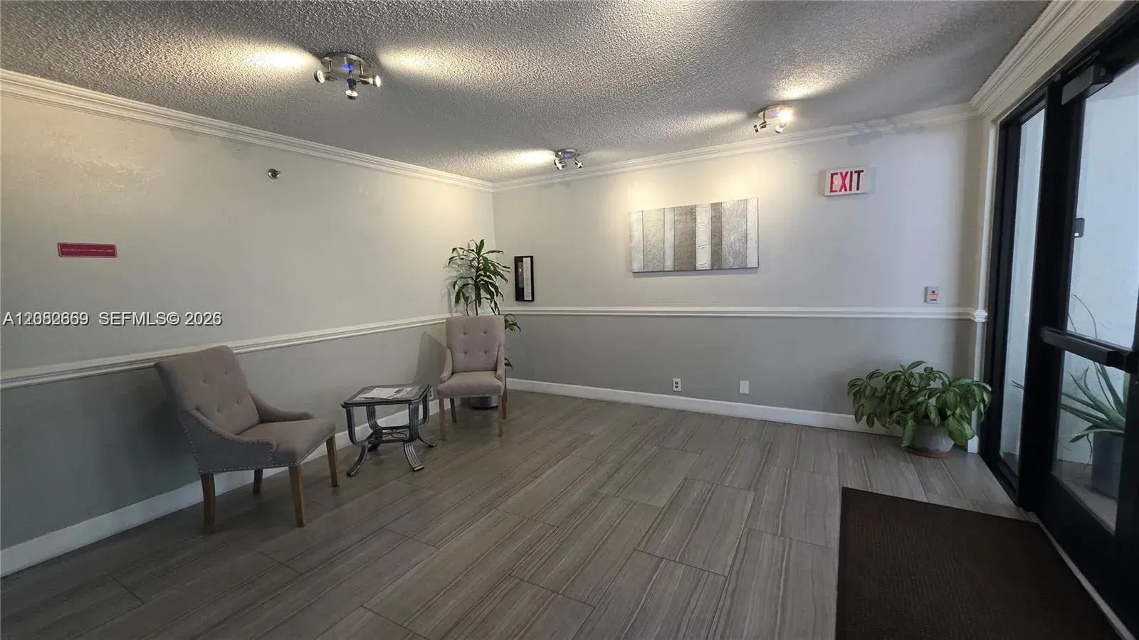 901 Hillcrest Dr # 215, Hollywood FL 33021