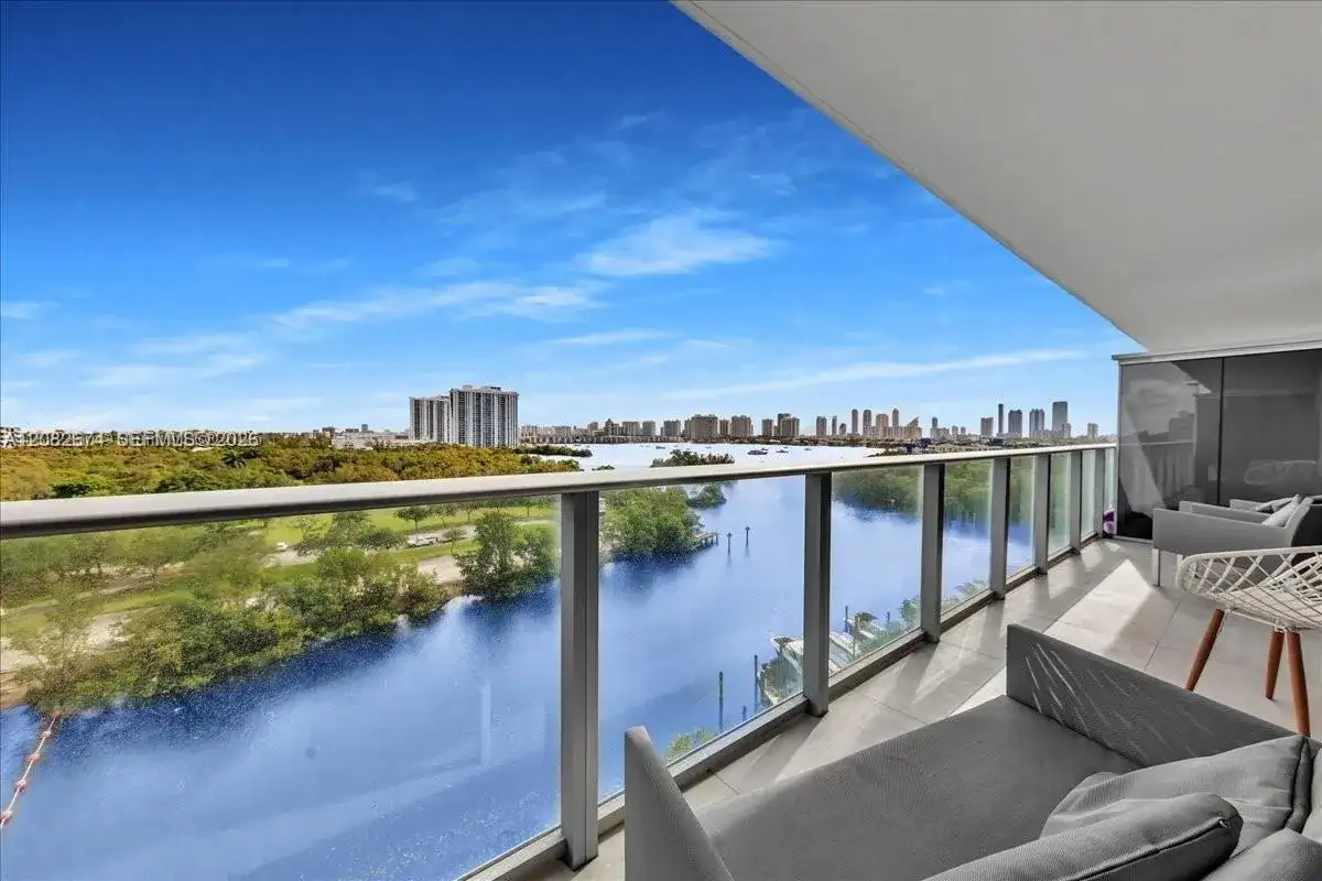 16385 Biscayne # 804, North Miami Beach FL 33160 photo 2