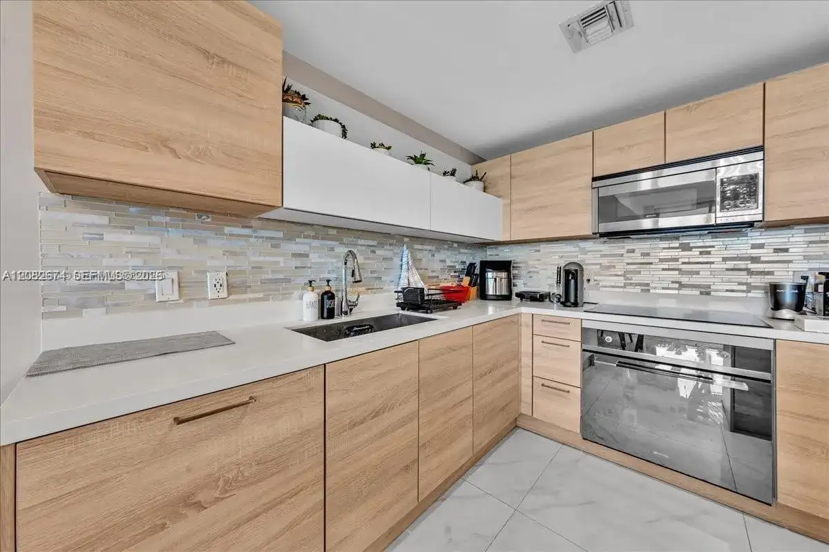 16385 Biscayne # 804, North Miami Beach FL 33160 photo 4