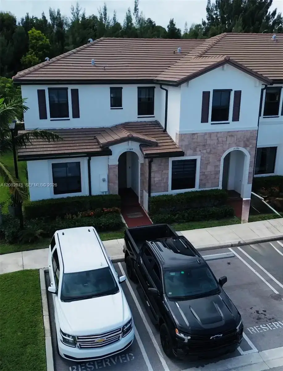 11388 W 34th Way, Hialeah FL 33018 photo 3