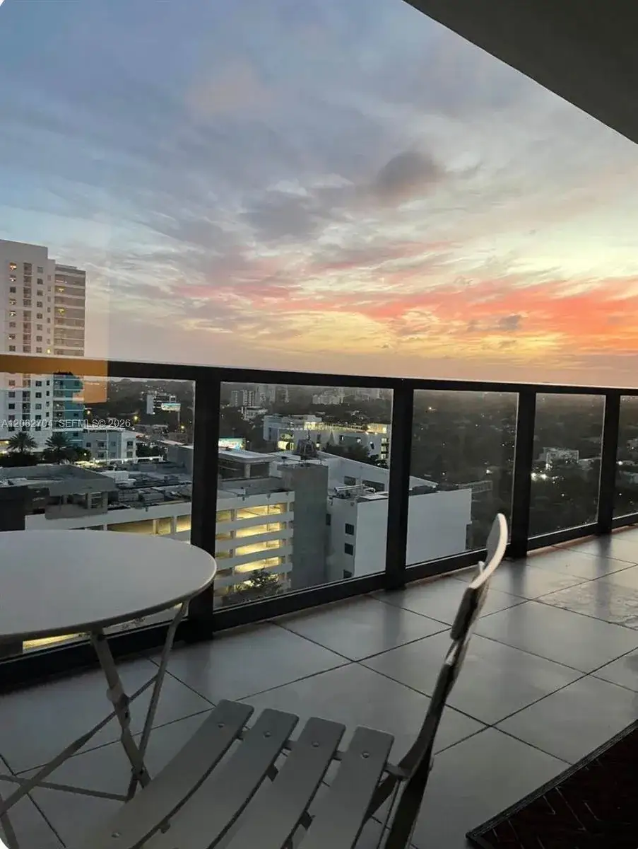 239 SW 9th St # 1501, Miami FL 33130