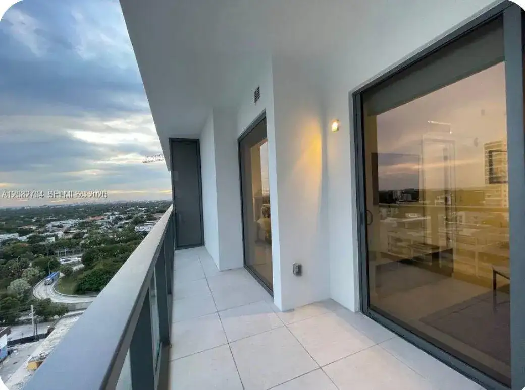 239 SW 9th St # 1501, Miami FL 33130 photo 2