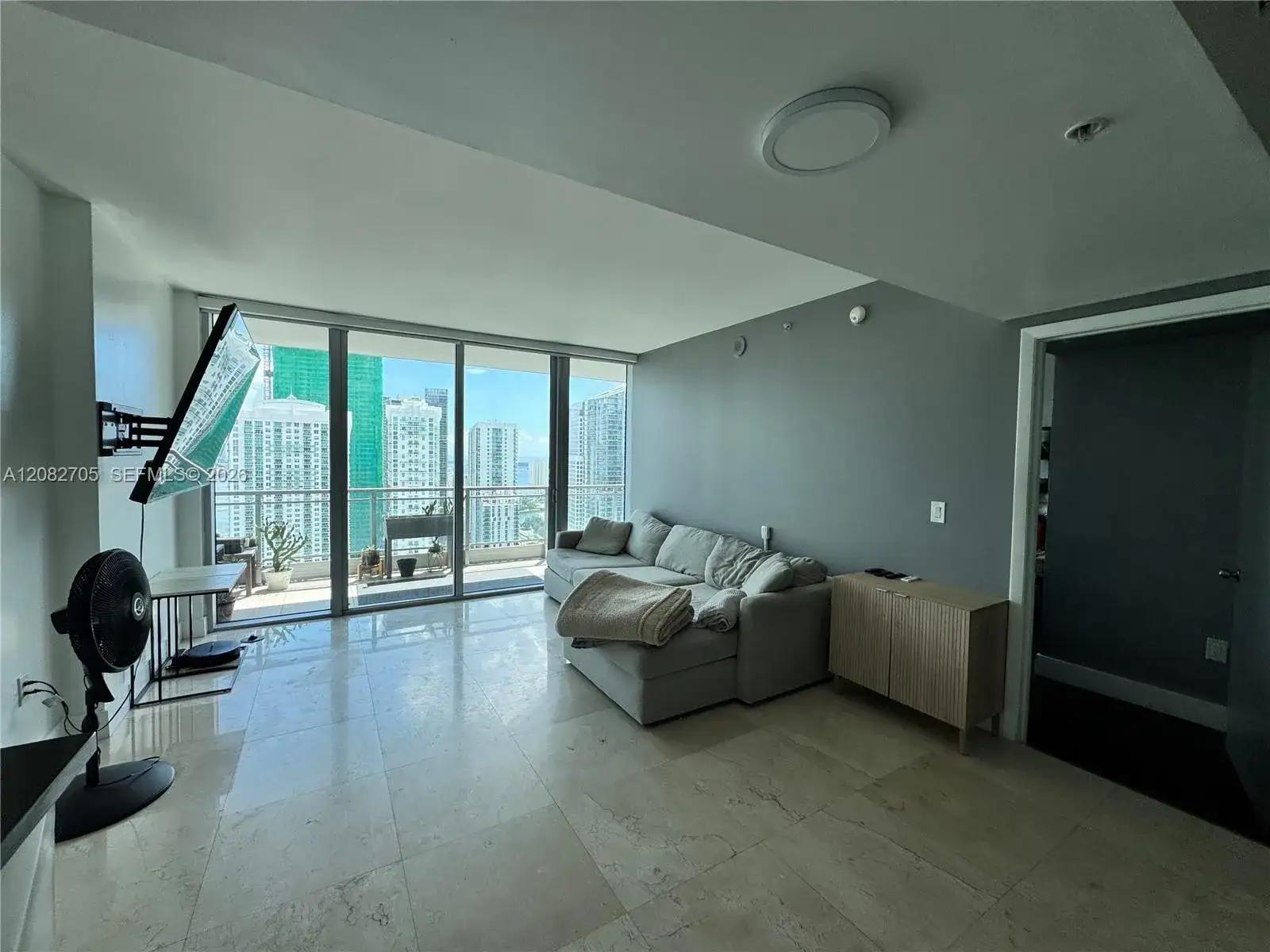 92 SW 3rd St # 3811, Miami FL 33130 photo 3