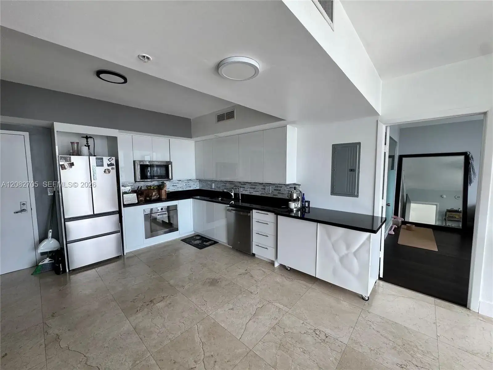 92 SW 3rd St # 3811, Miami FL 33130 photo 4