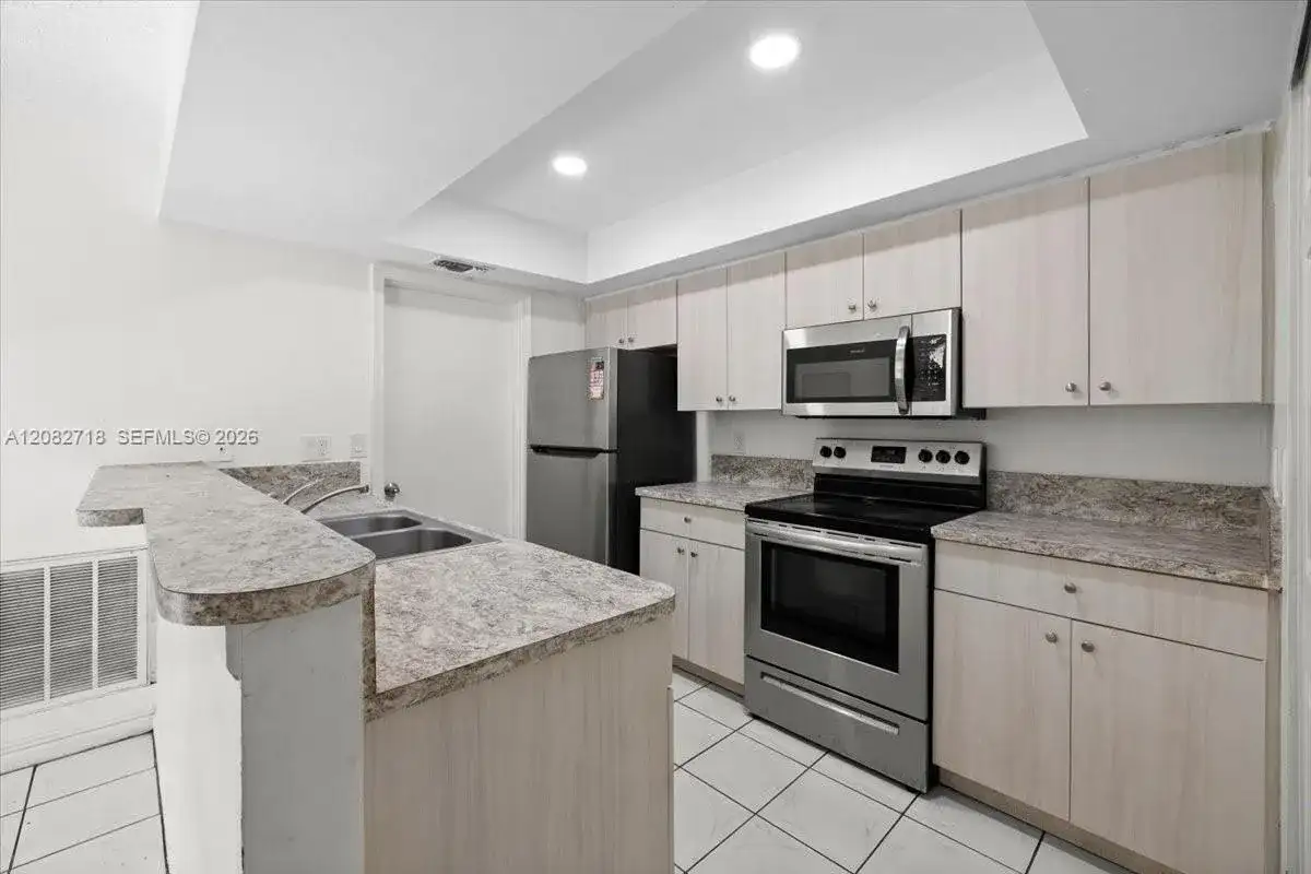 7425 SW 13th St, North Lauderdale FL 33068 photo 2