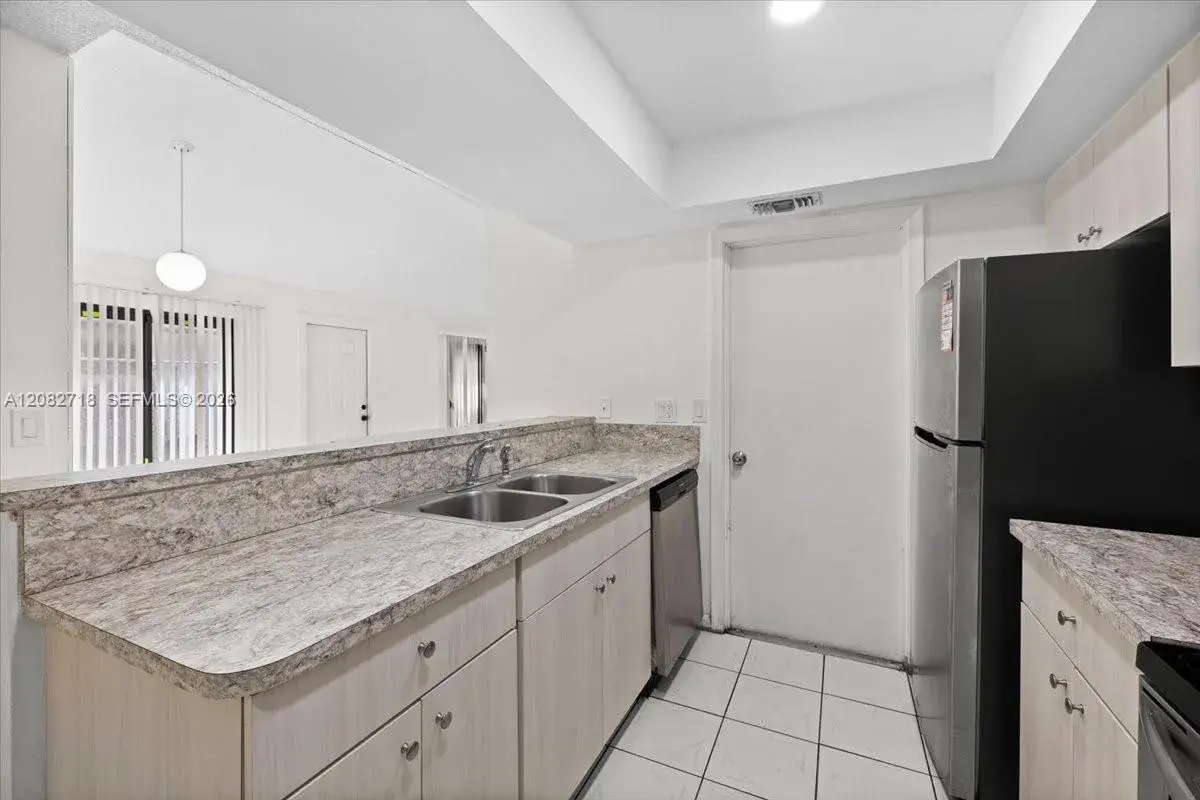 7425 SW 13th St, North Lauderdale FL 33068