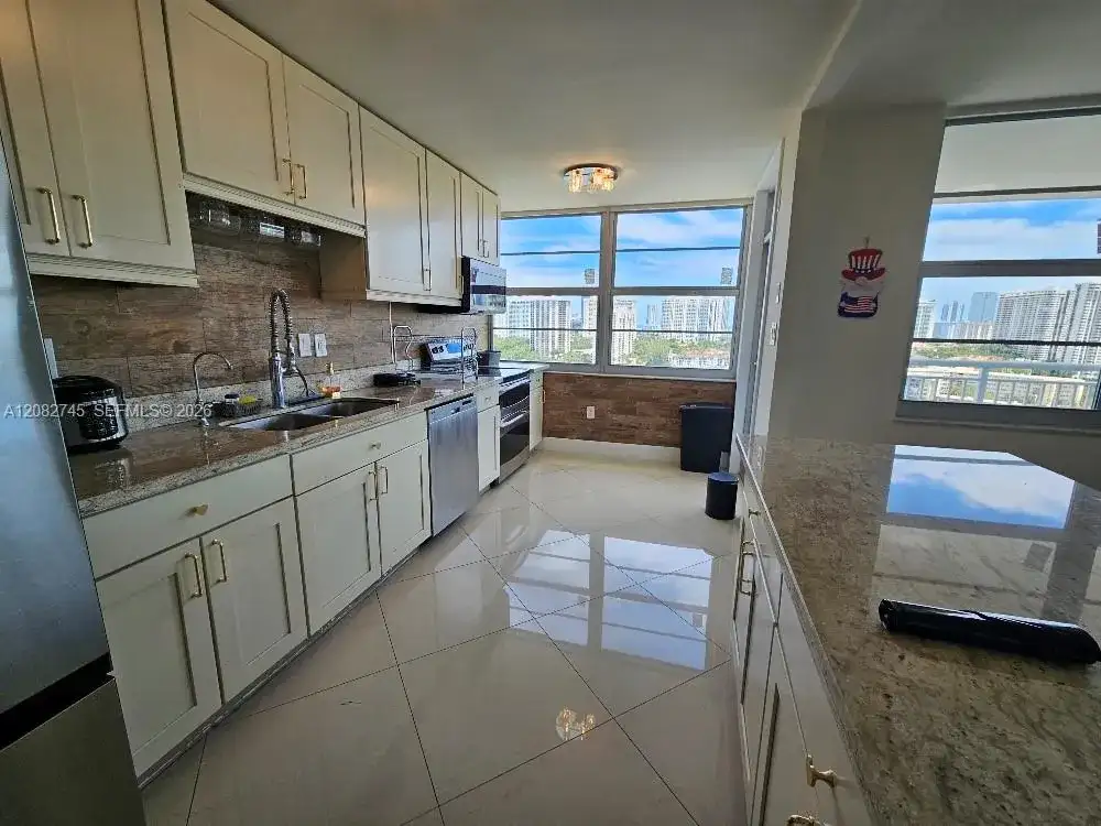18041 Biscayne Blvd # 1805, Aventura FL 33160 photo 2