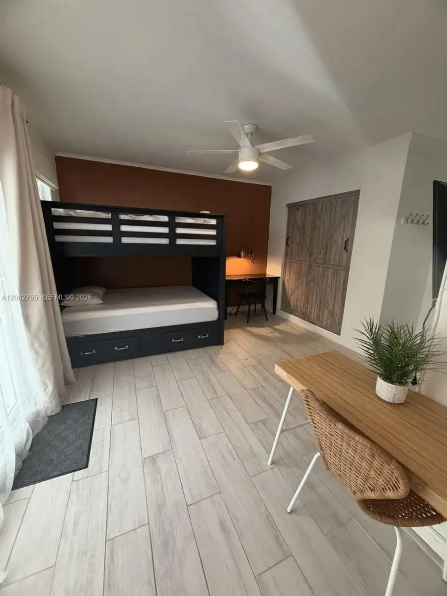 1300 Arthur St, Hollywood FL 33019 photo 3