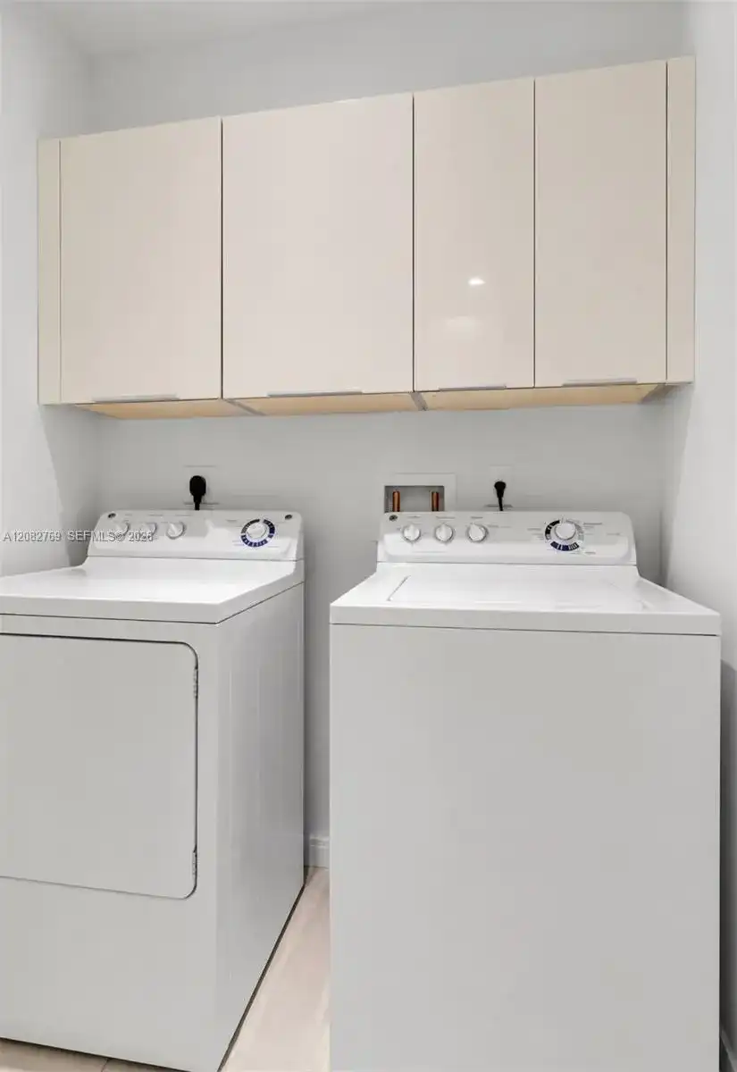 10545 NW 63rd Ter, Doral FL 33178