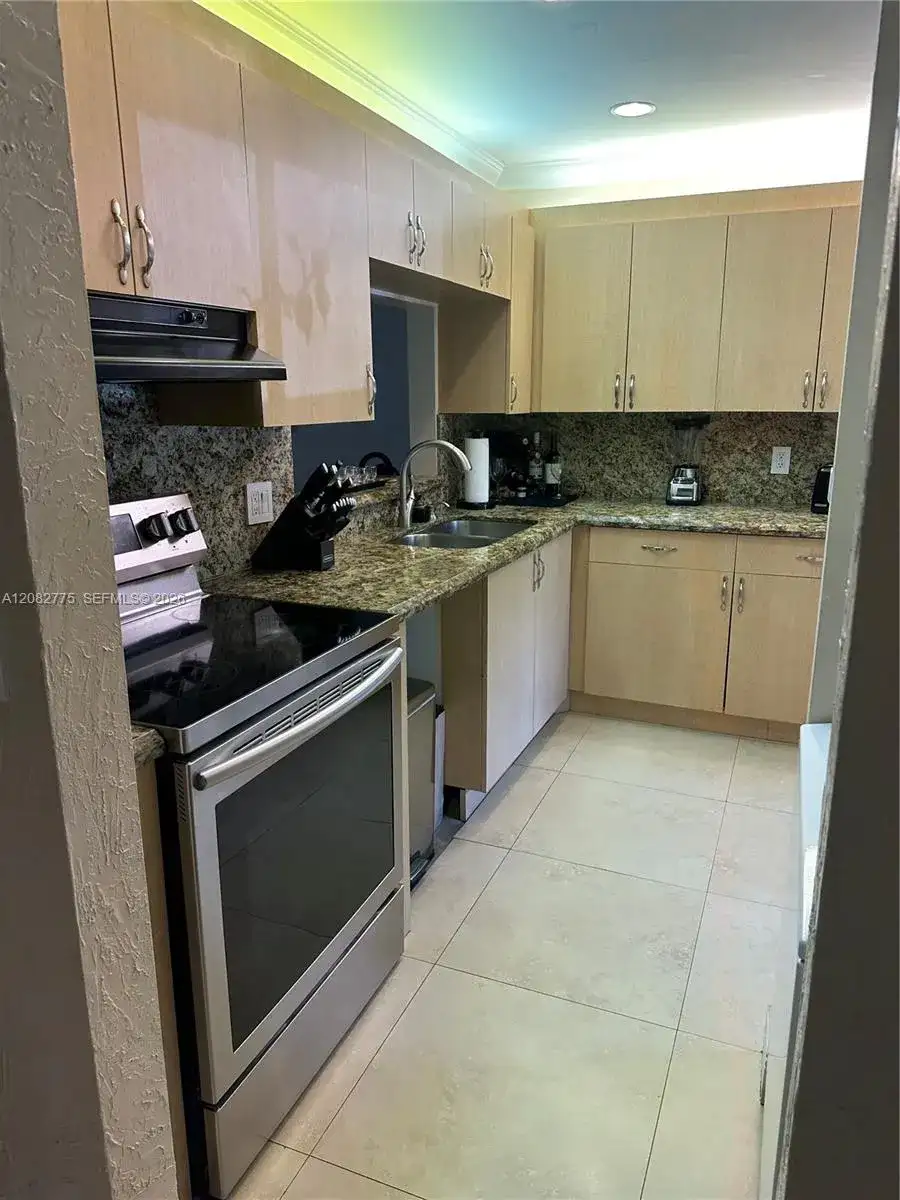 445 Lakeview Dr # 1, Weston FL 33326 photo 5