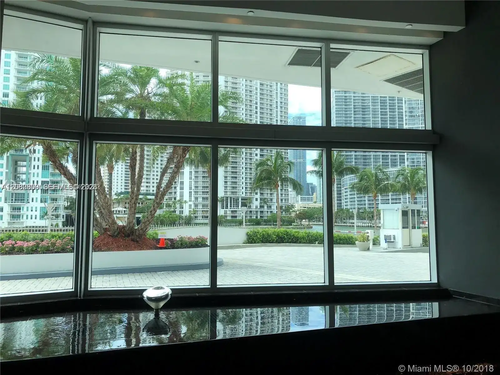 325 NE Biscayne Blvd # 1923, Miami FL 33131 photo 3
