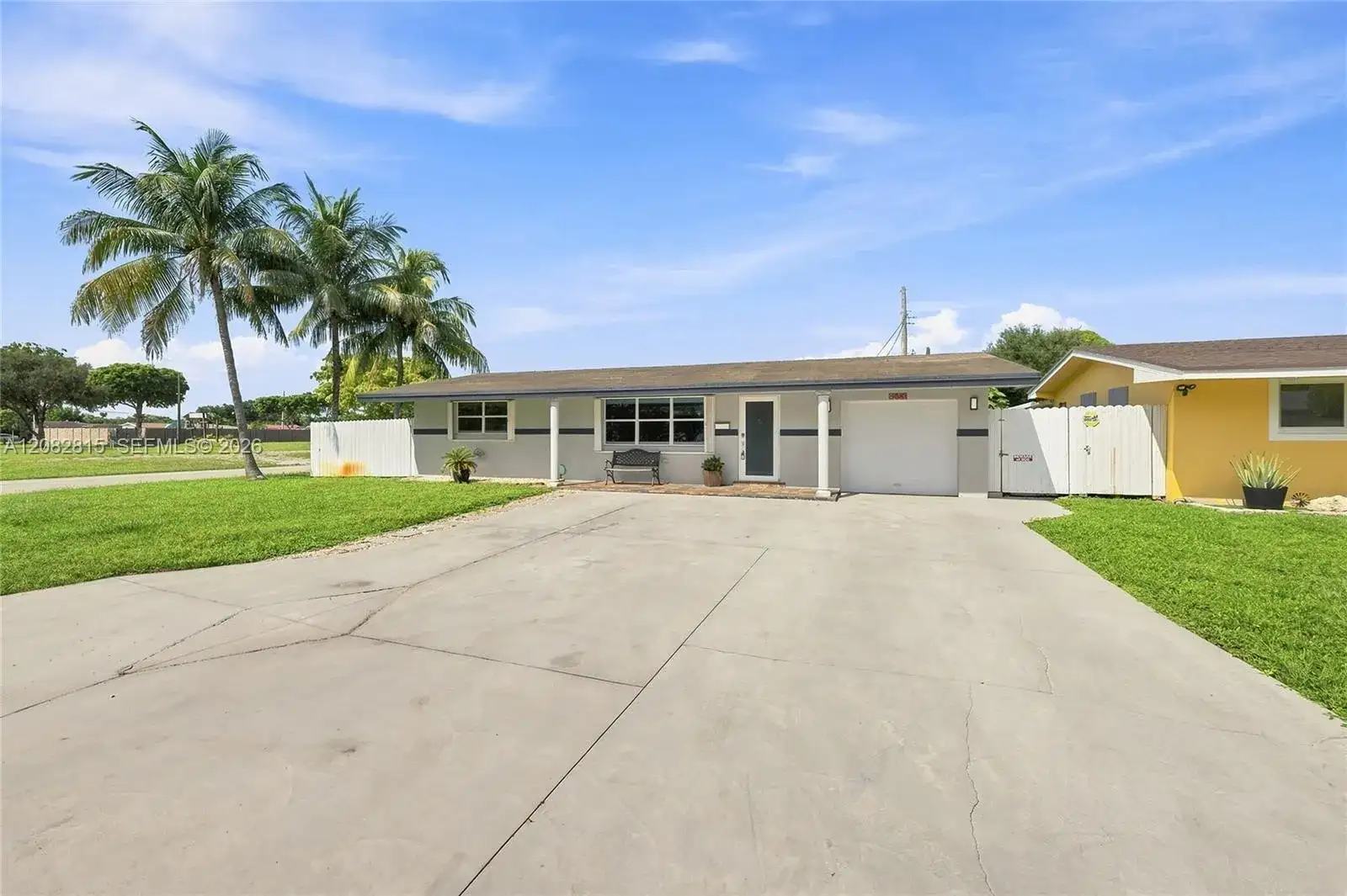 1000 NW 76th Ter, Pembroke Pines FL 33024 photo 2