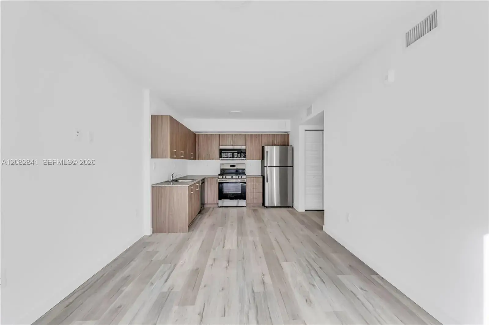 175 NW 160TH ST # 220, North Miami Beach FL 33169