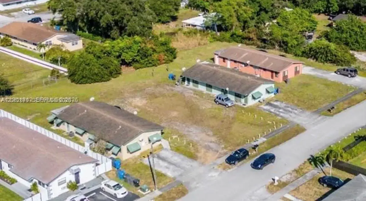 5701 SW 27th St, West Park FL 33023 photo 2