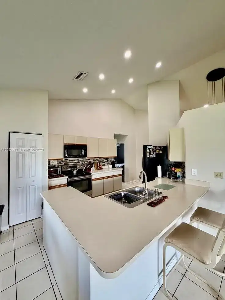 5796 SW 89th Way, Cooper City FL 33328 photo 3