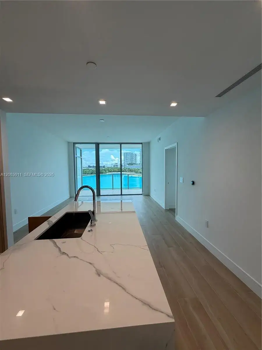 2411 Laguna Cir # 307, North Miami FL 33181