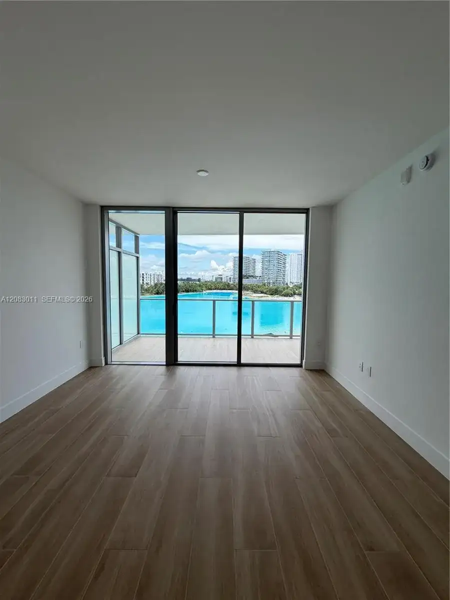 2411 Laguna Cir # 307, North Miami FL 33181 photo 2